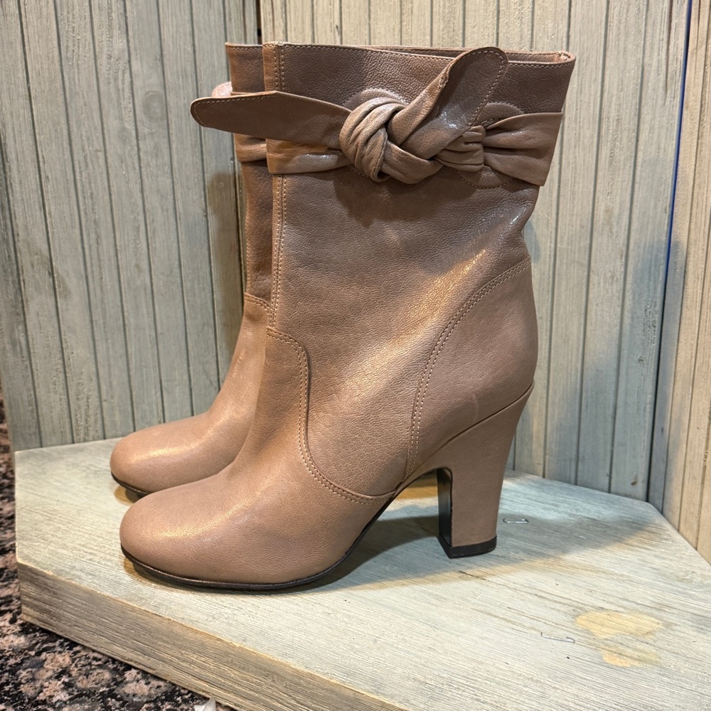 Biala Chic Knotted Tan Leather Heeled Boots Made in Italy 6.5M